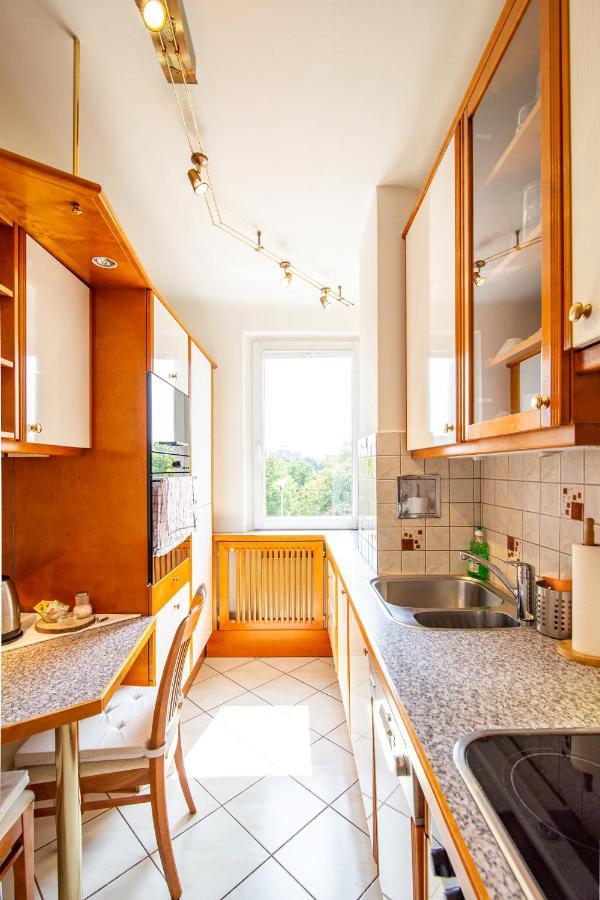 Best Rated Central Apartment Vienna - Ac, Wifi, 24H7Days Self Check-In, Board Games, Netflix Luaran gambar