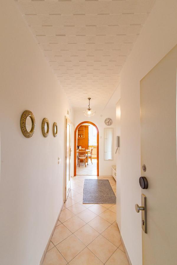 Best Rated Central Apartment Vienna - Ac, Wifi, 24H7Days Self Check-In, Board Games, Netflix Luaran gambar