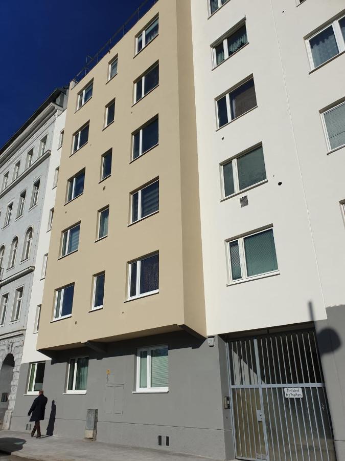 Best Rated Central Apartment Vienna - Ac, Wifi, 24H7Days Self Check-In, Board Games, Netflix Luaran gambar