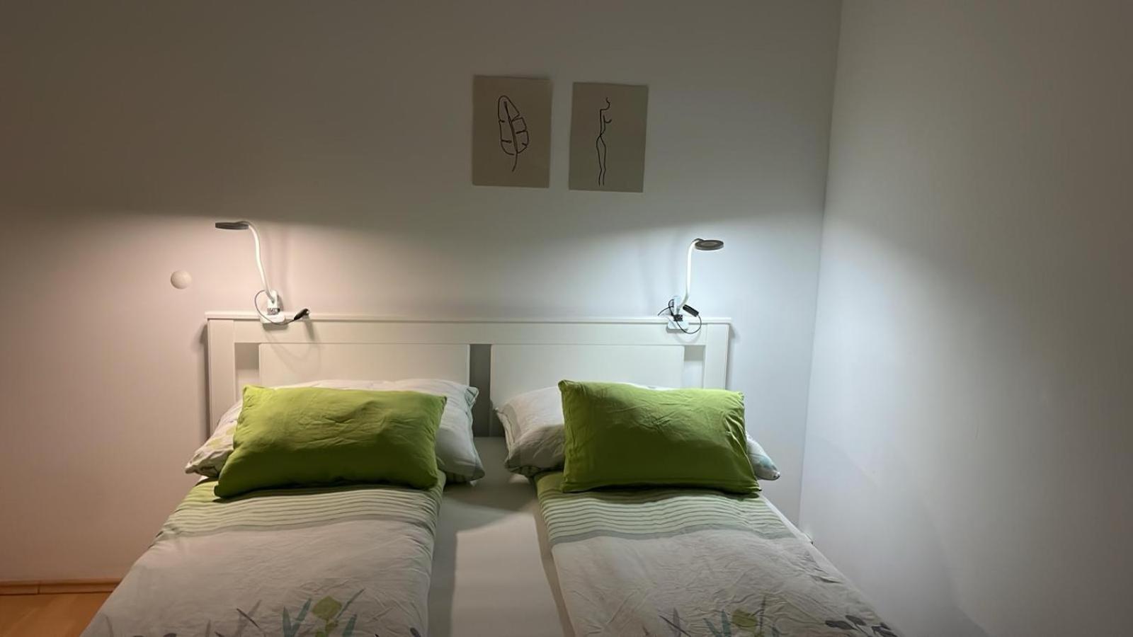 Best Rated Central Apartment Vienna - Ac, Wifi, 24H7Days Self Check-In, Board Games, Netflix Luaran gambar